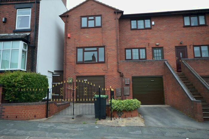 2 Bedroom Town House To Rent In Broomhill Street, Tunstall, Stoke-On-Trent, ST6