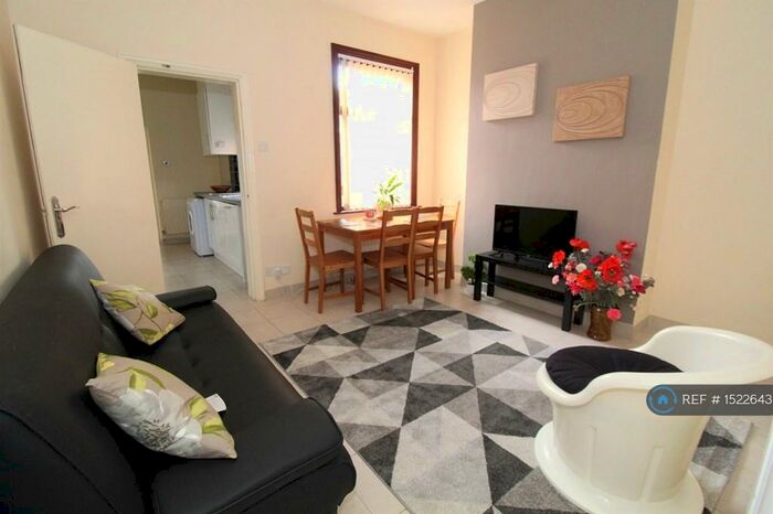 4 Bedroom Terraced House To Rent In Newcombe Road, Coventry, CV5