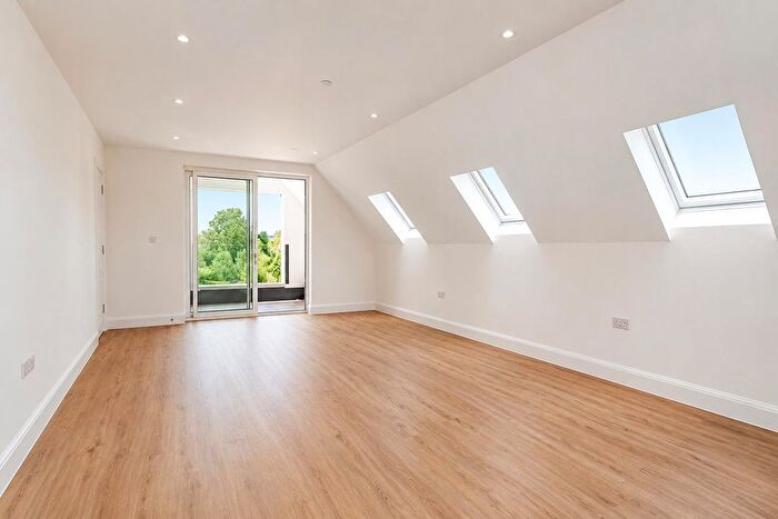 3 Bedroom Flat For Sale In Brompton House, Brambledown Road, Sanderstead, CR2