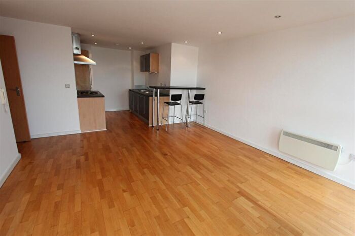 2 Bedroom Flat To Rent In Santorini, City Island, LS12