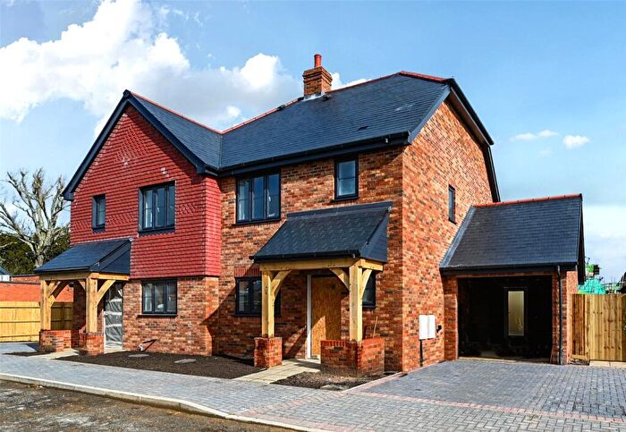 3 Bedroom Semi-Detached House For Sale In Worthing Road, Dial Post, RH13