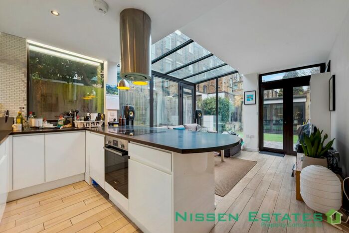 3 Bedroom Flat To Rent In Hemstal Road, West Hampstead, NW6