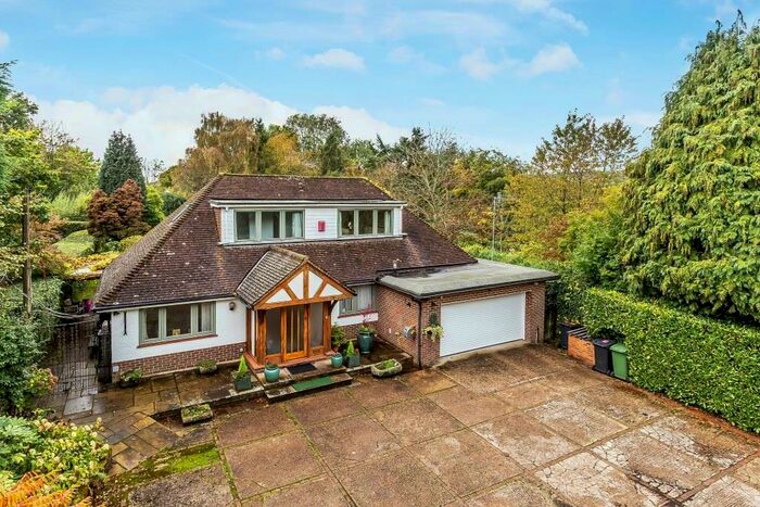 3 Bedroom Chalet For Sale In Newdigate Road, Beare Green, RH5