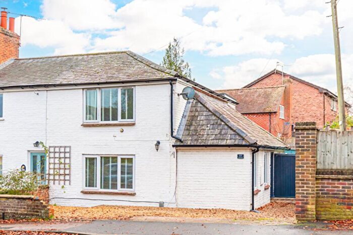 2 Bedroom End Of Terrace House For Sale In Andover Road, Newbury, Berkshire, RG14