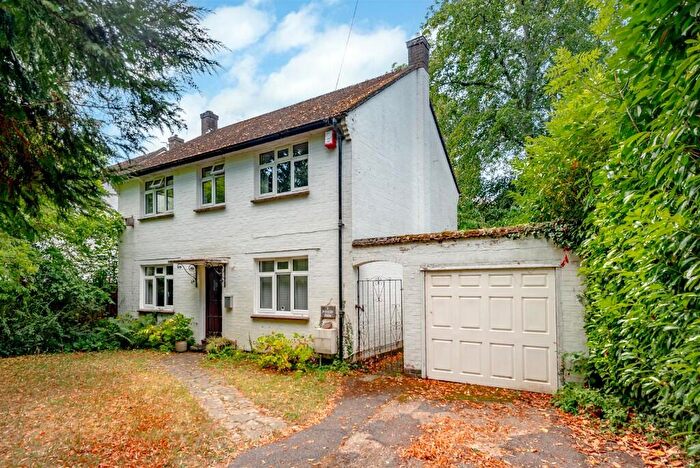 3 Bedroom Detached House For Sale In Limes Avenue, Horley, Surrey, RH6