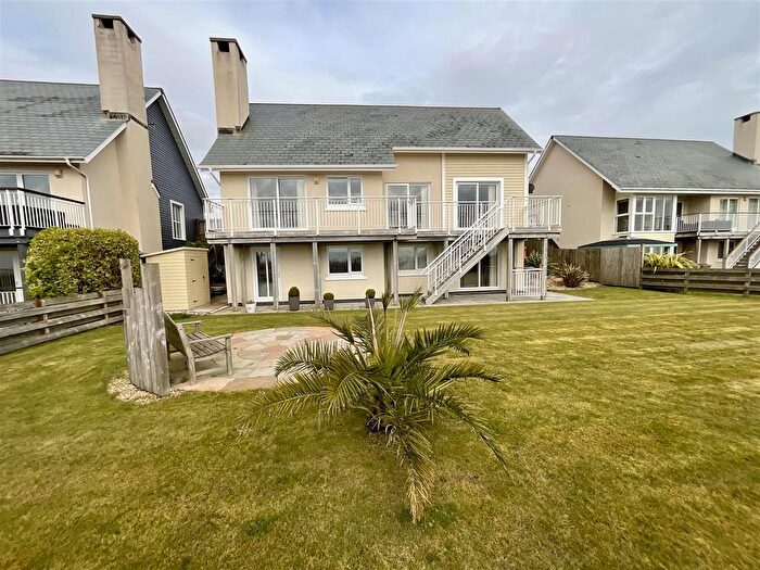 4 Bedroom Detached House For Sale In Pentre Nicklaus Village, Llanelli, SA15