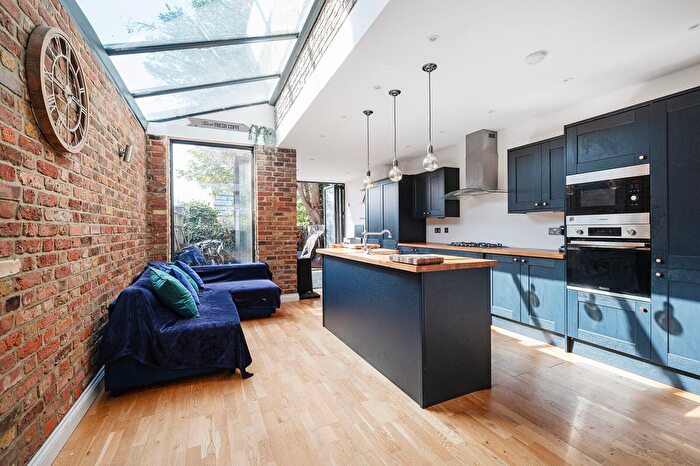 5 Bedroom Property For Sale In Hassett Road, Homerton, London, E9