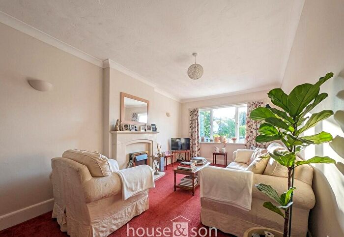 2 Bedroom Apartment For Sale In Castle Lane West, Bournemouth, BH9