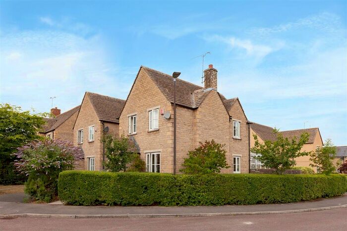 3 Bedroom Property To Rent In Millennium Way, Cirencester, GL7