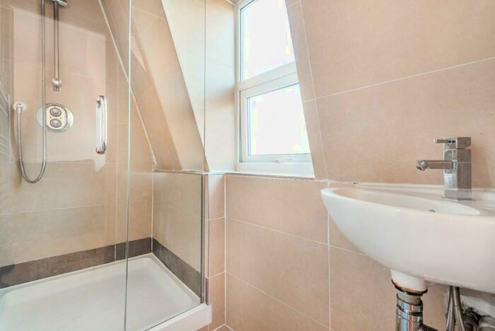 Apartment To Rent In High Road London, N2