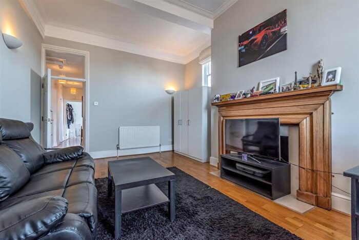 2 Bedroom Flat To Rent In Upper Richmond Road West, East Sheen, SW14
