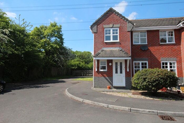 3 Bedroom End Of Terrace House To Rent In Selions Close, Cepen Park North, Chippenham, SN14