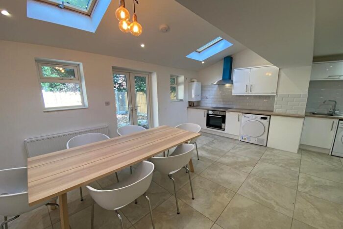 5 Bedroom Detached House To Rent In The Cloisters, Beeston, NG9
