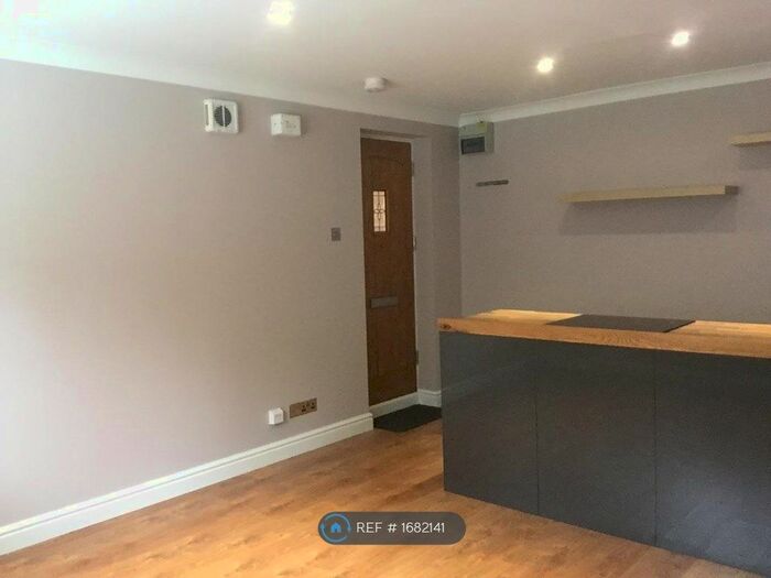 1 Bedroom Flat To Rent In Broadhurst, Farnborough, GU14