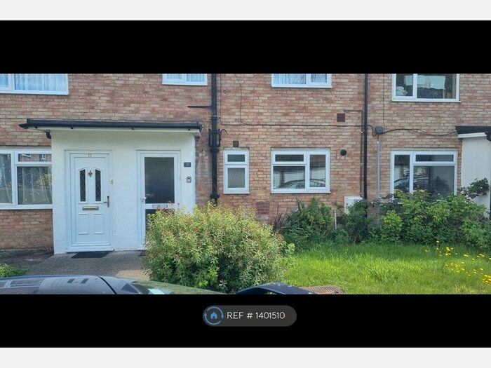 2 Bedroom Maisonette To Rent In Sand Hill Court, Farnborough, GU14