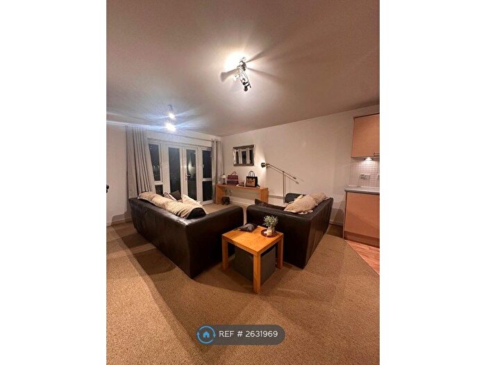 2 Bedroom Flat To Rent In Wells Way, London, SE5