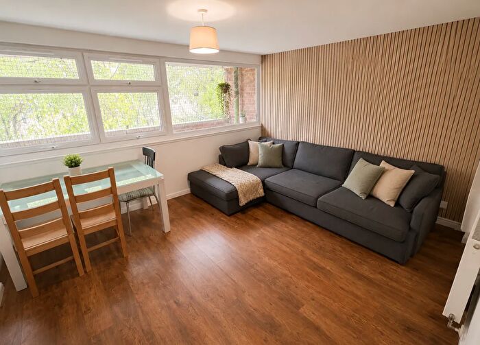 3 Bedroom Flat To Rent In Flat, Canfield House, Albert Road, London, N15