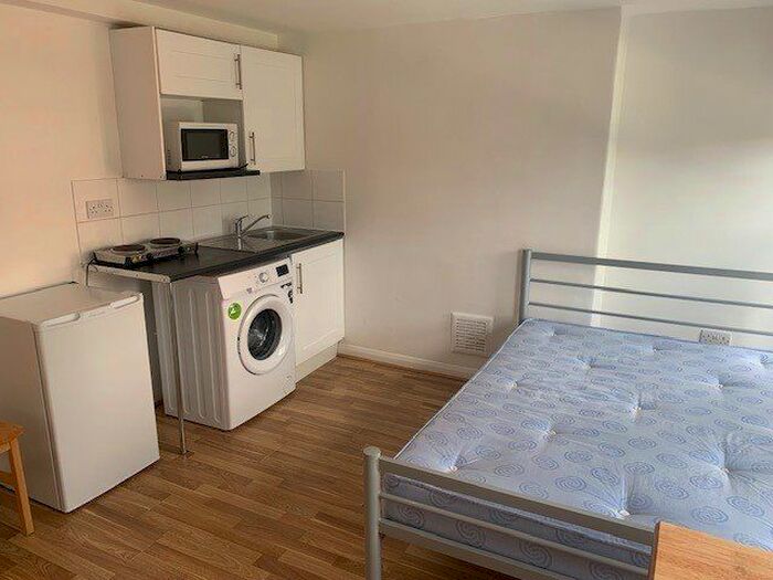 Studio To Rent In New Parade, High Street, Yiewsley, UB7