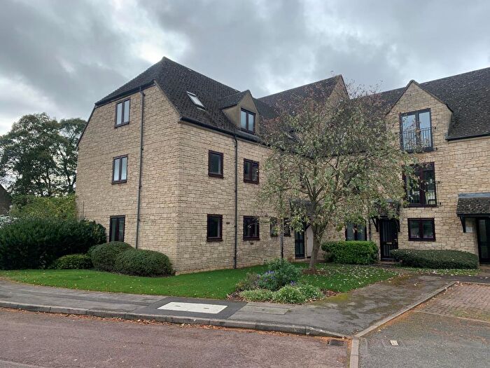 2 Bedroom Flat To Rent In Beechgate, Witney, OX28