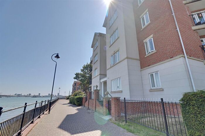 2 Bedroom Flat To Rent In Hayling Close, Gosport, PO12