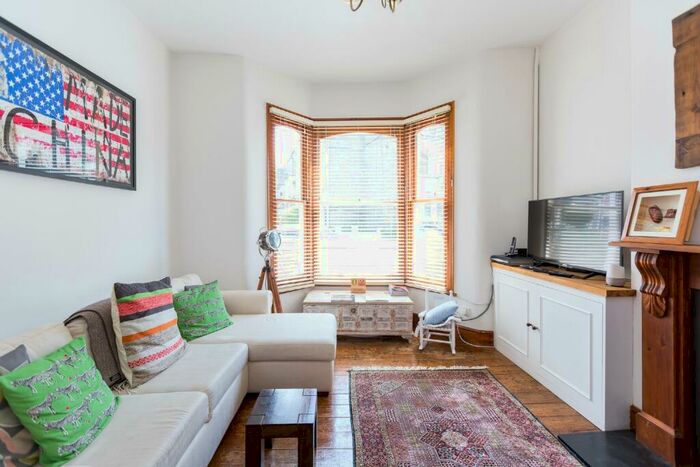 3 Bedroom Apartment To Rent In Tabley Road, Holloway, London, N7