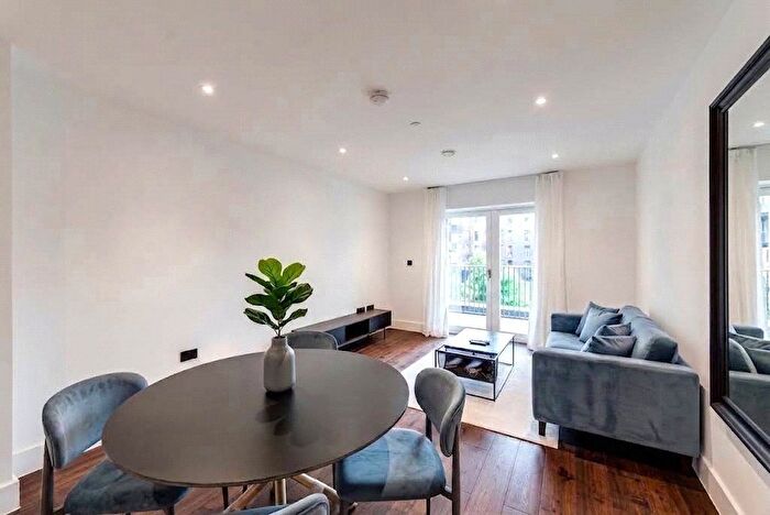 1 Bedroom Flat To Rent In Lismore Boulevard, Newington House, Colindale, NW9