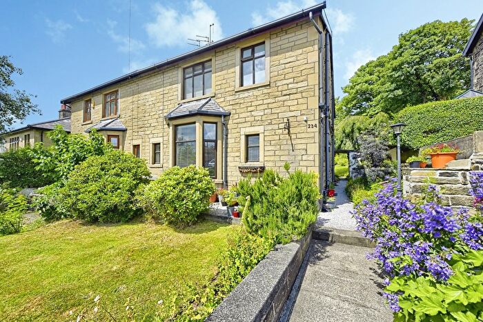 3 Bedroom Semi-Detached House For Sale In Briercliffe Road, Burnley, Lancashire, BB10