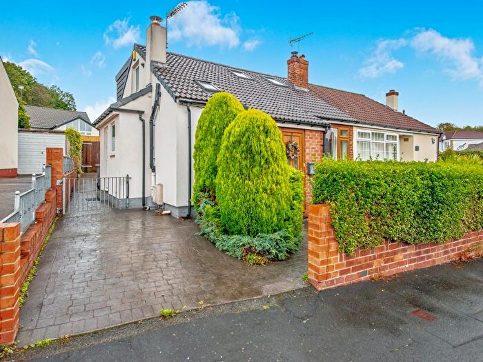3 Bedroom Semi-detached Bungalow For Sale In Woodway Drive, Horsforth, Leeds, LS18