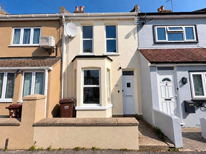 3 Bedroom Terraced House For Sale In May Road, Gillingham, ME7