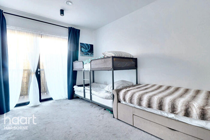 2 Bedroom Apartment For Sale In South Loop Green, Birmingham, B16