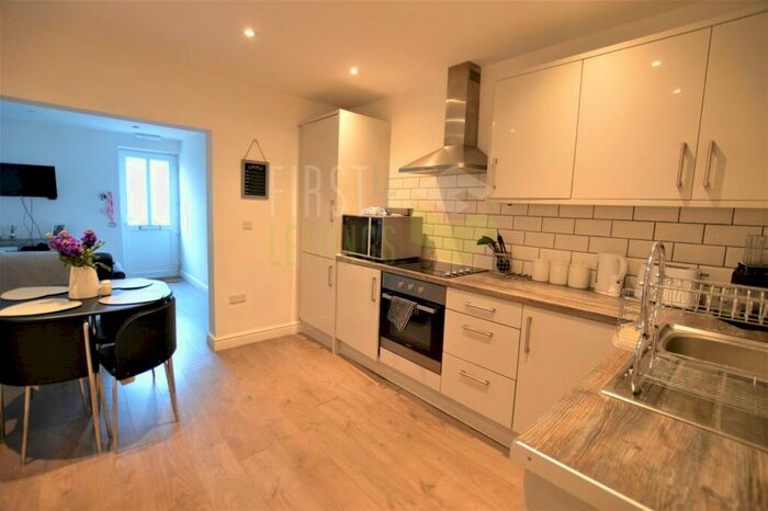 2 Bedroom Flat To Rent In Brentwood Road, Leicester, LE2