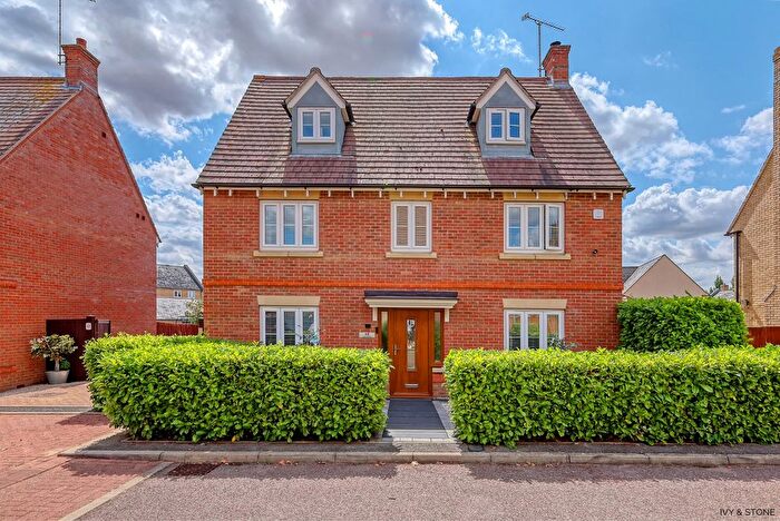 5 Bedroom Detached House For Sale In Tyler Avenue, Flitch Green, Dunmow, CM6