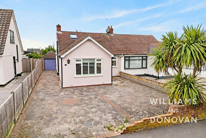 3 Bedroom Semi Detached House For Sale In Spencer Road, Benfleet, SS7