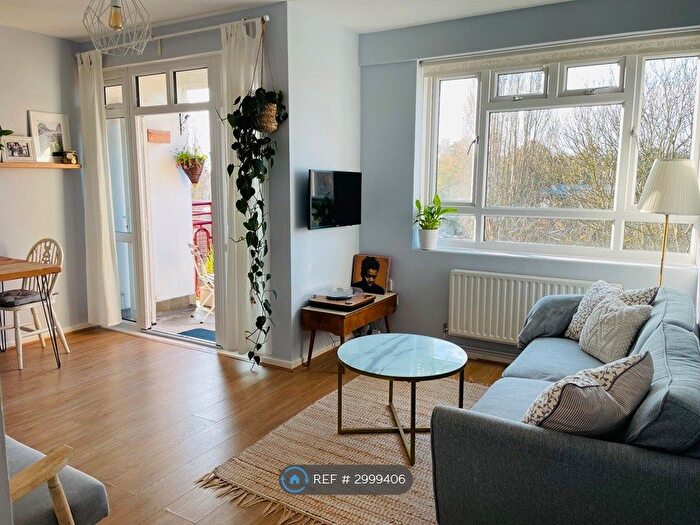 2 Bedroom Flat To Rent In Albert Drive, Southfields, SW19