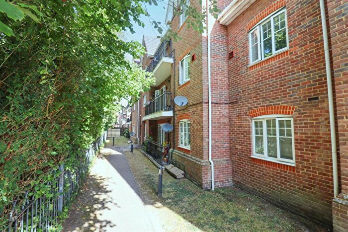 2 Bedroom Flat For Sale In Ramsdell Road, Fleet, GU51