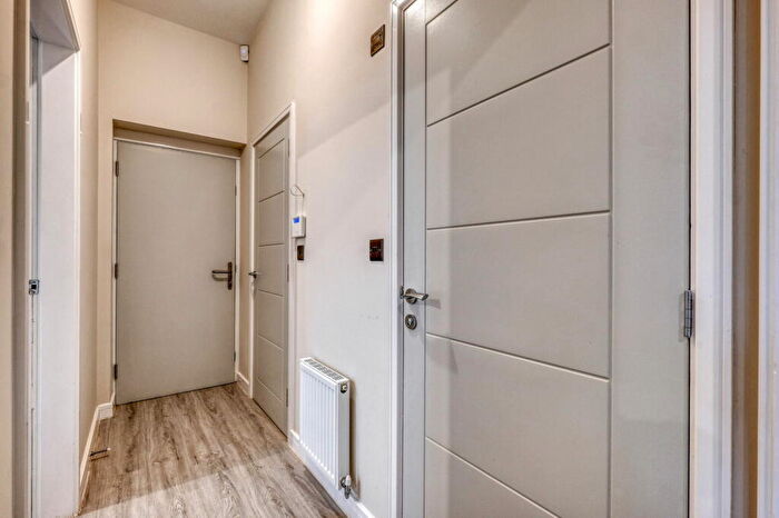 1 Bedroom Flat For Sale In Bridge House, - High Street, Birmingham, B14