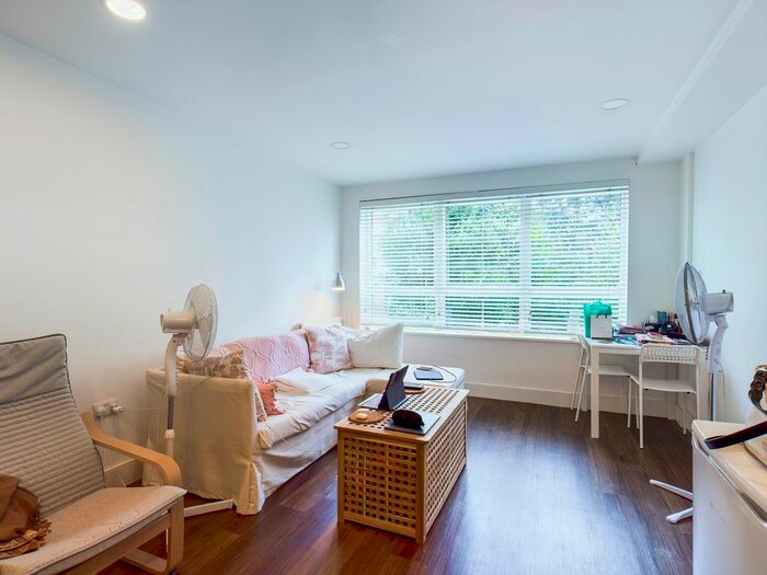 1 Bedroom Flat To Rent In Market Road, Islington, N7