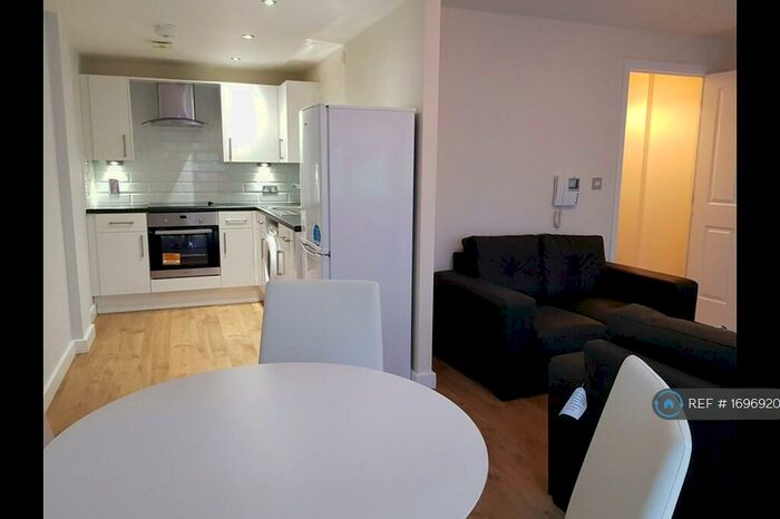 2 Bedroom Flat To Rent In Concord Street, Leeds, LS2