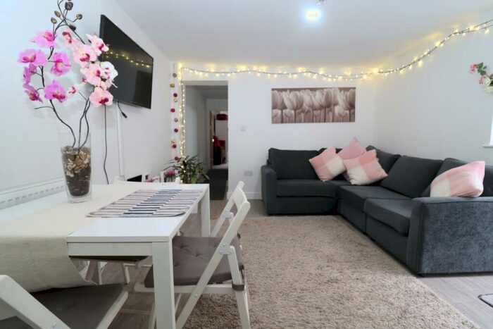 2 Bedroom Flat To Rent In Gold Street, Adamsdown, CF24