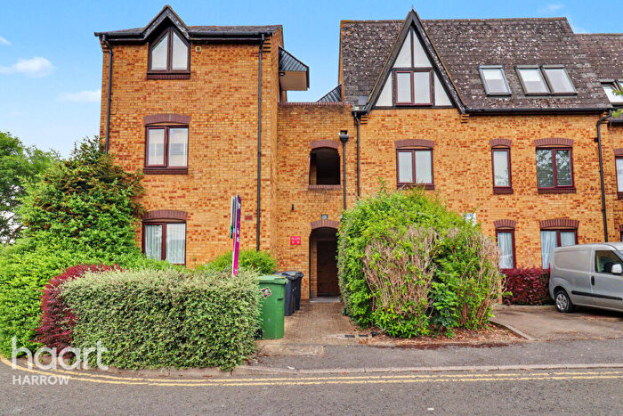 1 Bedroom Maisonette For Sale In Badgers Close, Harrow, HA1