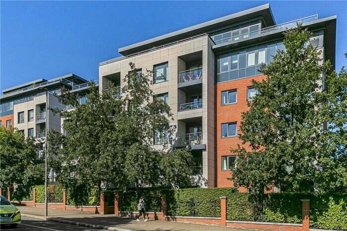 2 Bedroom Flat To Rent In Putney Hill, Putney, SW15