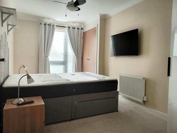1 Bedroom Flat To Rent In Canal Walk, Southampton, Hampshire, SO14