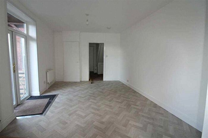 3 Bedroom Flat To Rent In Suffolk Avenue, Southampton, SO15