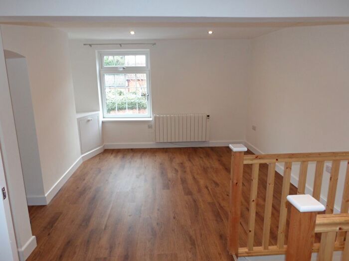 2 Bedroom Flat To Rent In Bingham Road, Nottingham, NG12