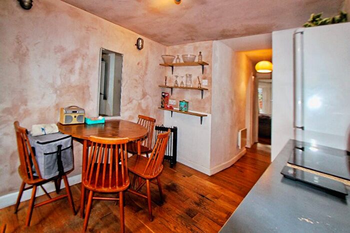 1 Bedroom Flat To Rent In Daneville Road, London, SE5