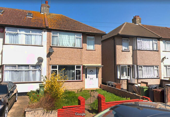 3 Bedroom Semi-Detached House To Rent In Auriel Avenue, Dagenham, Essex, RM10