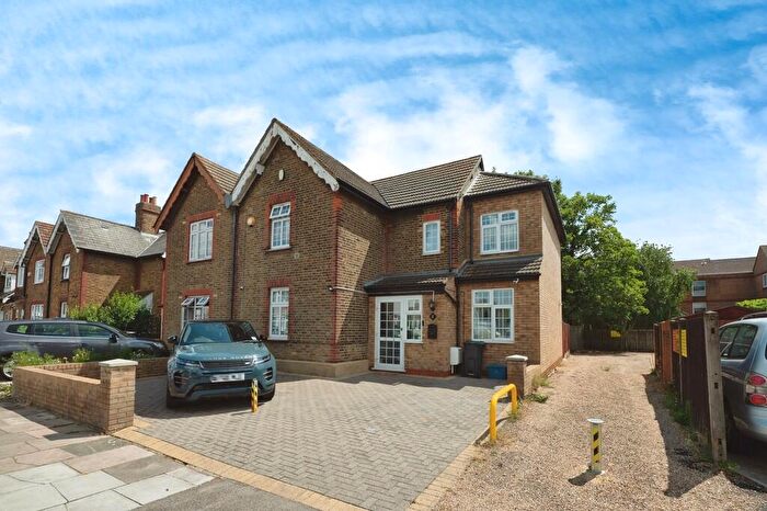 5 Bedroom Semi-Detached House For Sale In Wycombe Road, Gants Hill, Ilford, IG2