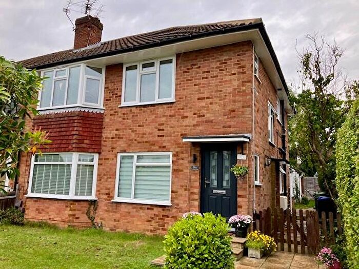 2 Bedroom Maisonette For Sale In Pennylets Green, Stoke Poges, SL2