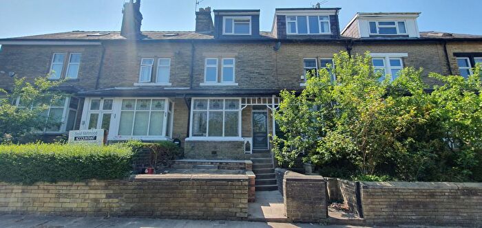 4 Bedroom Terraced House To Rent In Ferndale Grove, Bradford, BD9