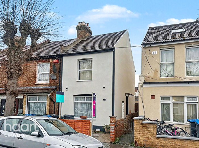 2 Bedroom End Of Terrace House For Sale In Boston Road, Croydon, CR0